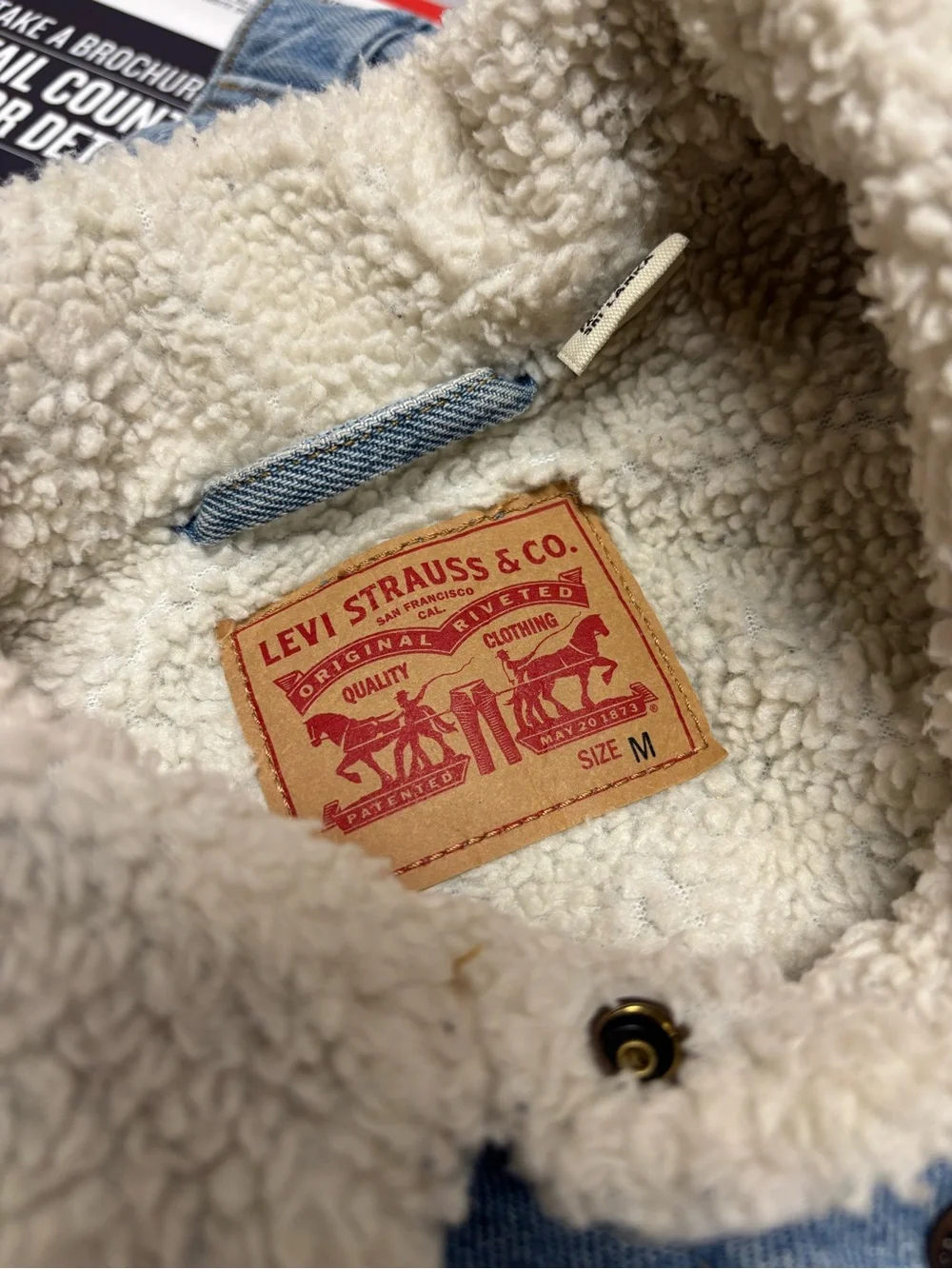 Levi's Light Blue Denim Jacket with Cream Sherpa Collar - Picture 5 of 5